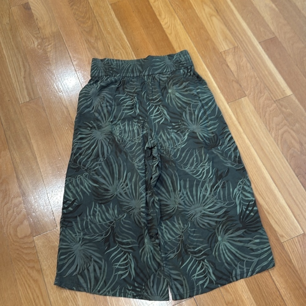 Time and tru women’s rayon carpet size medium (8-10). - Picture 8 of 9